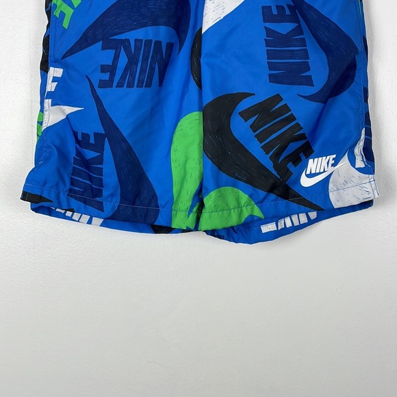 Nike boys elastic drawstring waist LOGO print 3 pocket swim lined short Size L - Picture 2 of 8